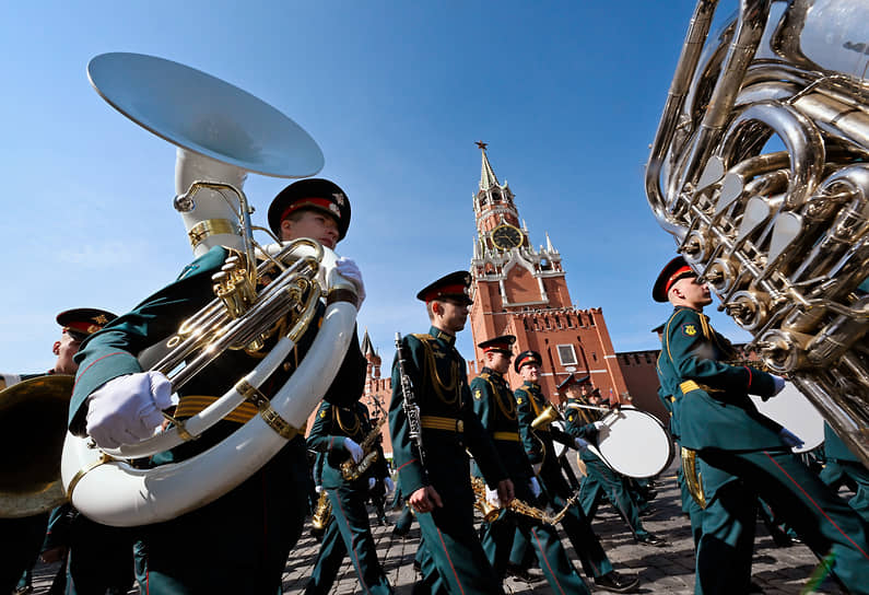 Парадный расчет музыкантов военного оркестра на Красной площади