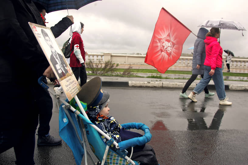 Участники акции памяти «Бессмертный полк» в Нижнем Новгороде