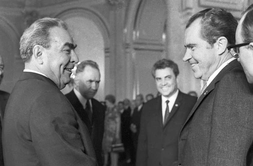 Генеральный секретарь ЦК КПСС Леонид Брежнев и президент США Ричард Никсон на встрече в Большом Кремлевском дворце