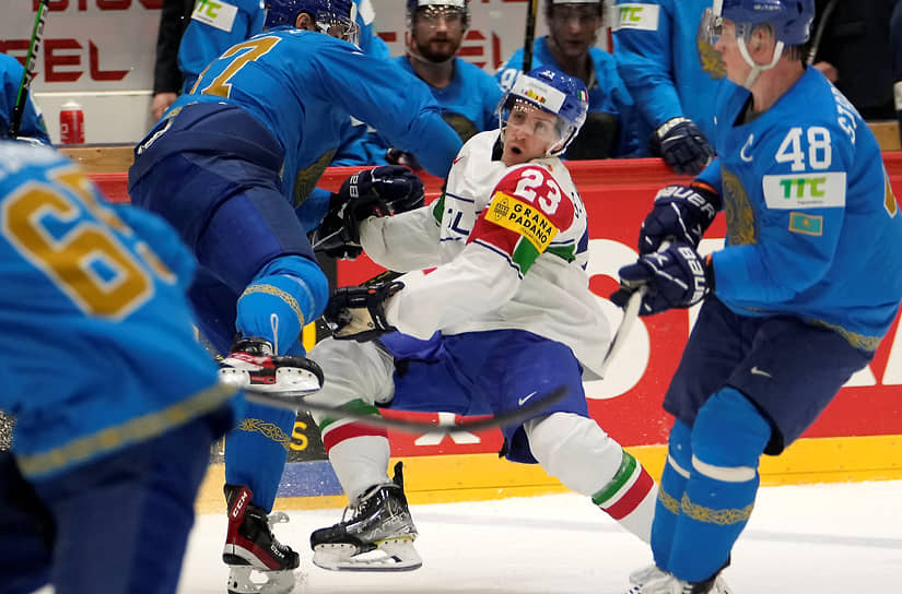 Хельсинки, Финляндия. Матч группы А чемпионата мира по хоккею между Казахстаном и Италией