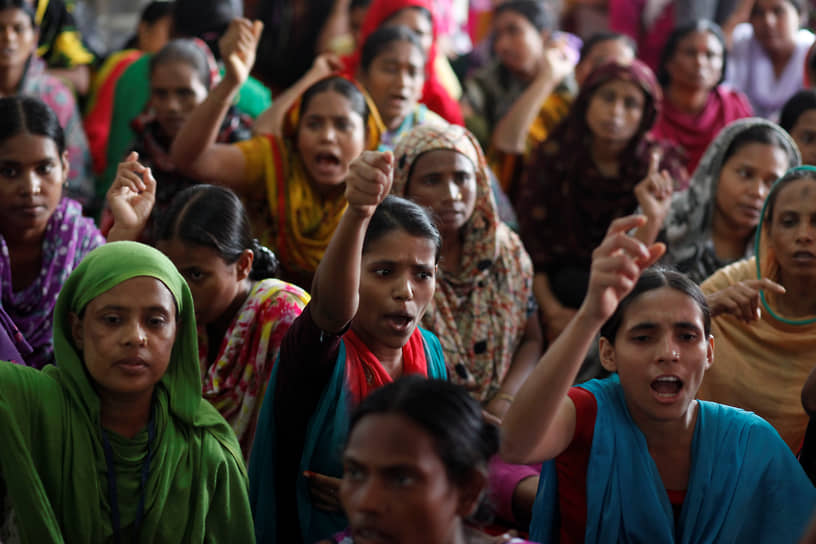 Голодовка швей. В 2014 году в Бангладеш швеи начали голодовки из-за задержки зарплат на три месяца. Текстильные фабрики из Tuba Group ранее выполняли заказы ФИФА и Walmart. Полторы тысячи женщин не ели и не получали физиологический раствор. Полиция использовала против них дубинки и перцовые баллончики. Спустя 11 дней швеи получили свои выплаты и премии