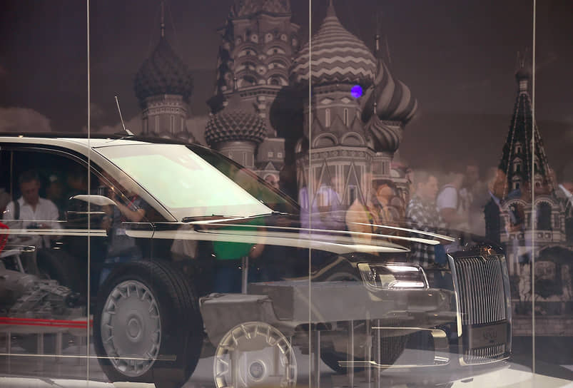 Автомобиль Aurus Senat на Московском международном автомобильном салоне, 2018 год 
