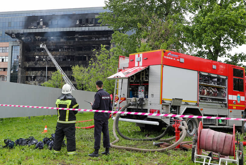 На ликвидации пожара работали 86 сотрудников МЧС и 16 единиц техники