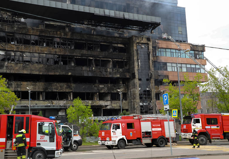 Пожар в бизнес-центре «Гранд Сетунь Плаза» начался утром 3 июня. На 10:00 его площадь составила 1 тыс. кв. м
