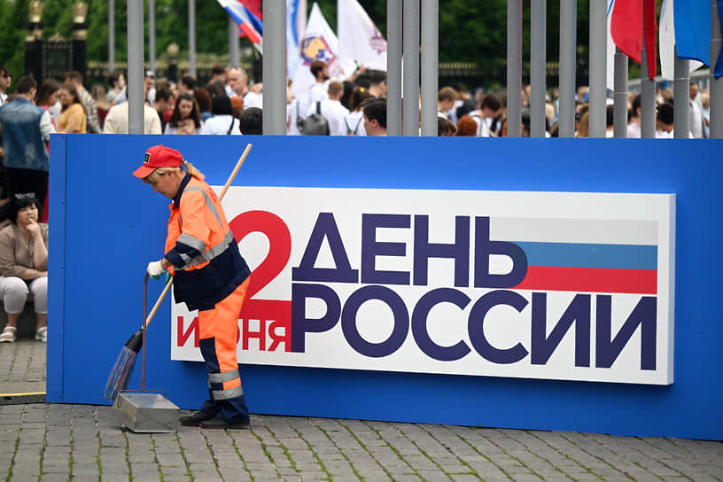 Подготовка к праздничному концерту на Красной площади в Москве