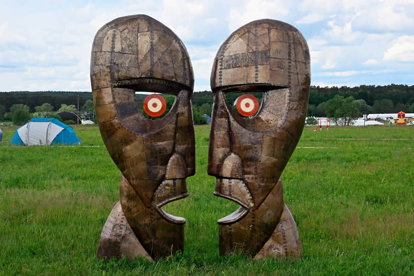 Декоративная скульптура на территории фестиваля