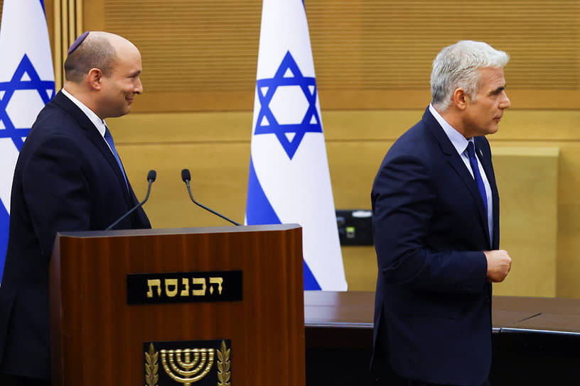 Премьер-министр Израиля Нафтали Беннет (слева) и глава МИДа Яир Лапид 