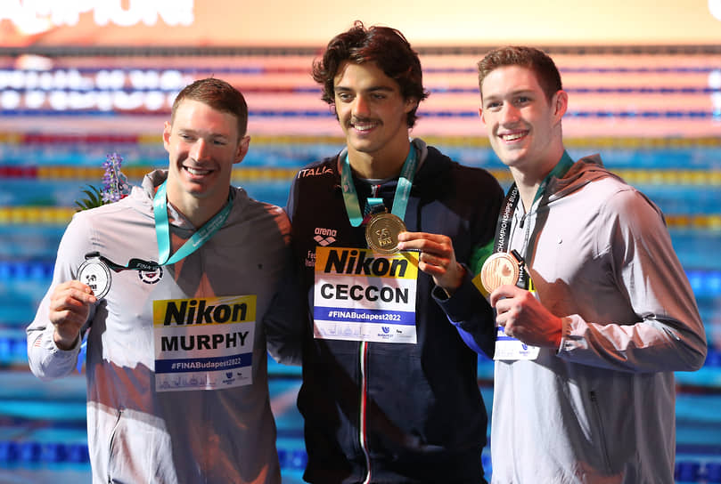 Слева направо: серебряный призер на дистанции 100 м на спине Райан Мэрфи (США), Томас Чеккон и обладатель бронзы Хантер Армстронг (США) 