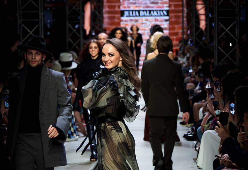 На участие в Московской неделе моды претендовало около 900 дизайнеров и брендов из 79 городов России