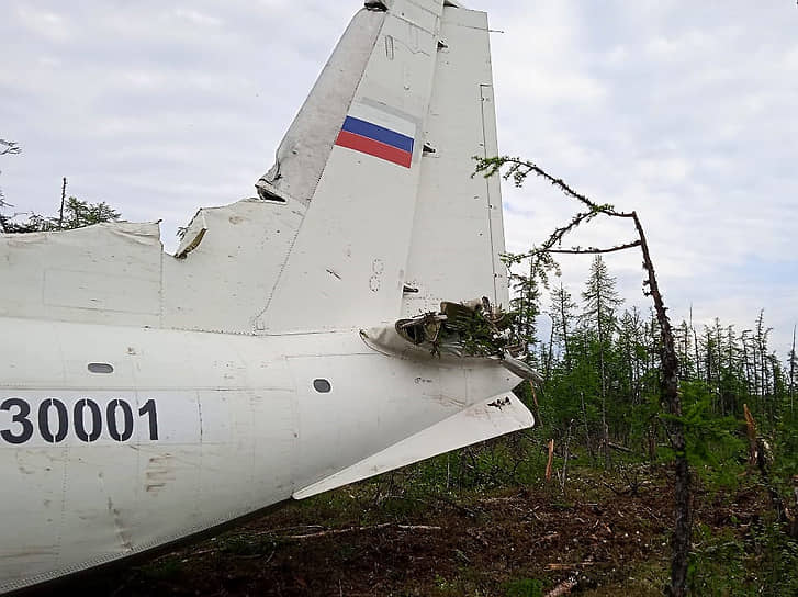 Жесткая посадка самолета Ан-30 в Якутии, на месте происшествия