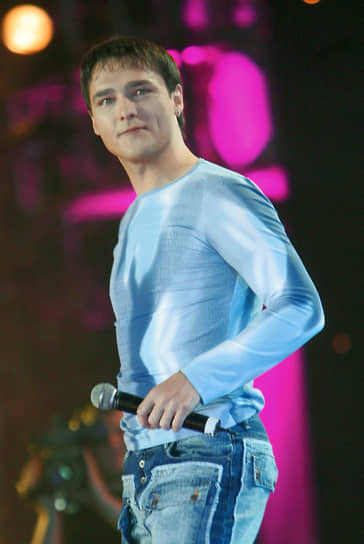 Юрий Шатунов во время выступления на шоу «Легенды Ретро FM», 2005 год