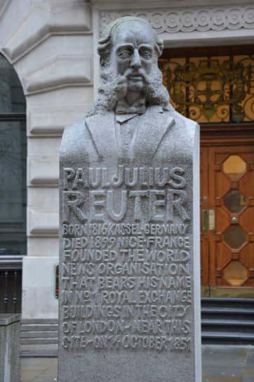 Памятник Паулю Юлиусу Рейтеру, скульптор — Майкл Блэк 