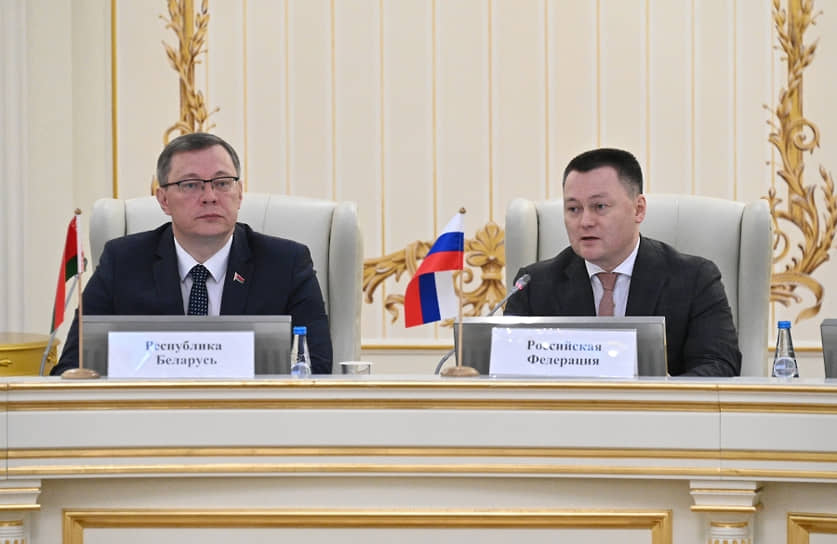 Генеральный прокурор Белоруссии Андрей Швед (слева) и его российский коллега Игорь Краснов