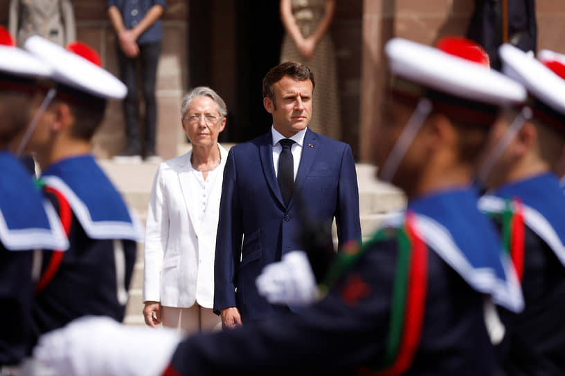 Президент Франции Эмманюэль Макрон и премьер-министр Элизабет Борн