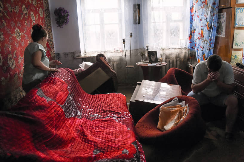 По данным ГУ МЧС по Республике Крым, всего подтопило более 200 придомовых территорий и более 100 частных домовладений