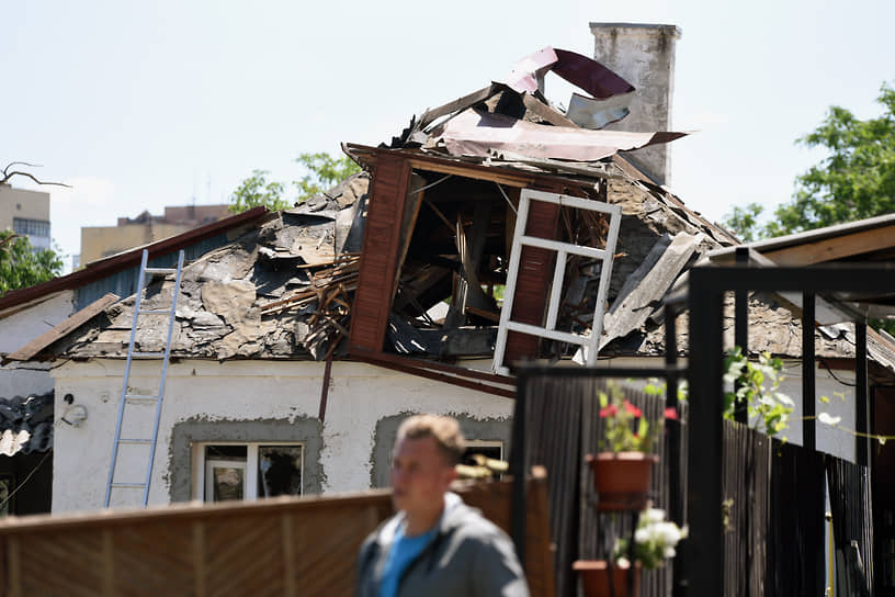 Белгород. Разрушенный в результате обстрела жилой дом в районе улицы Маяковского