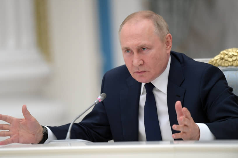 Владимир Путин во время встречи c руководителями Госдумы и ее фракций