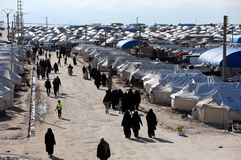 Женщины в лагере для перемещенных лиц в Сирии