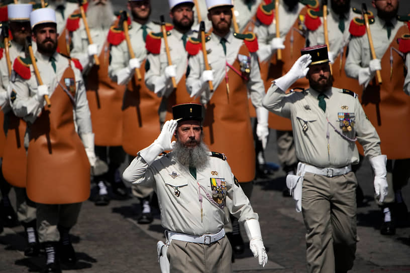 Солдаты французского Иностранного легиона на параде 
