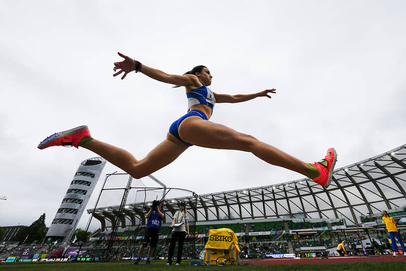 Спиридула Кариди из Греции на соревнованиях по тройному прыжку