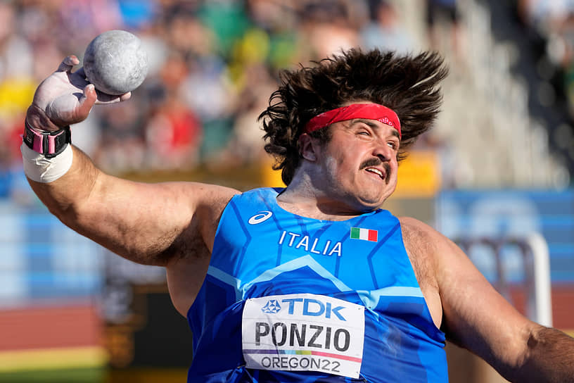 Итальянец Ник Понцио в финале соревнований по толканию ядра среди мужчин 