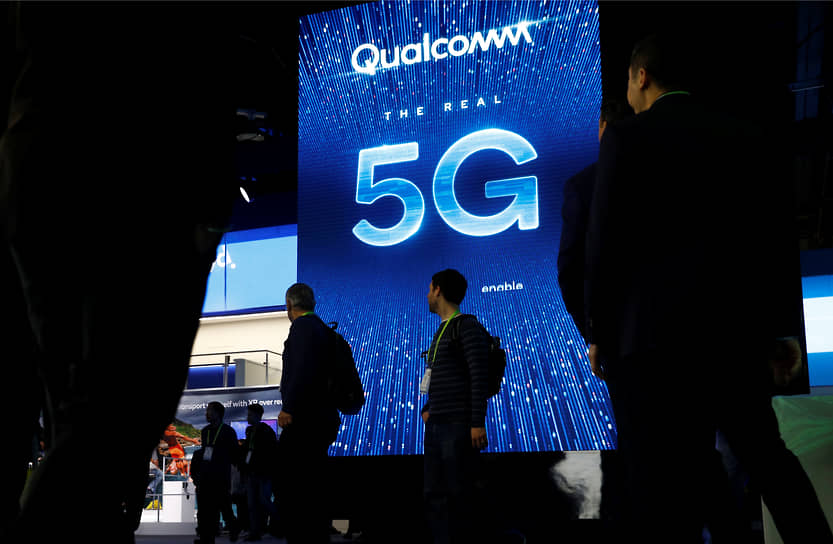 Реклама 5G на стенде Qualcomm на выставке CES International в Лас-Вегасе