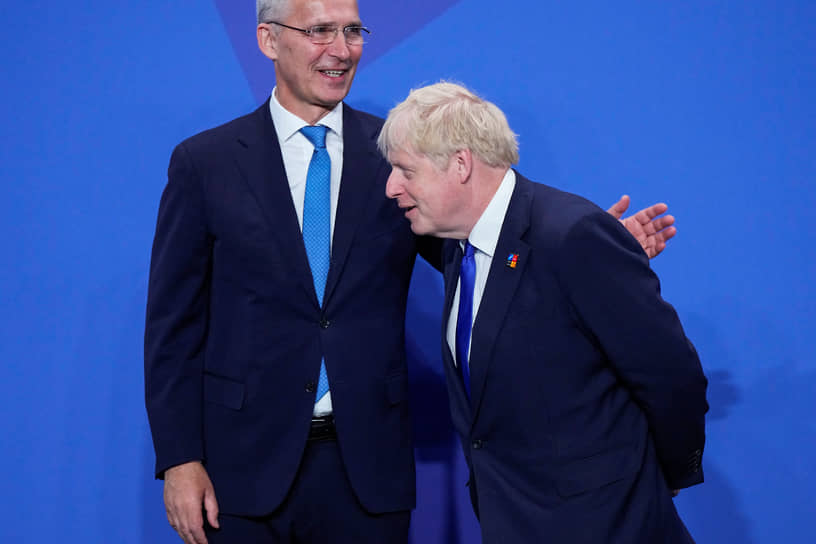 Генсек НАТО Йенс Столтенберг (слева) и премьер-министр Великобритании Борис Джонсон