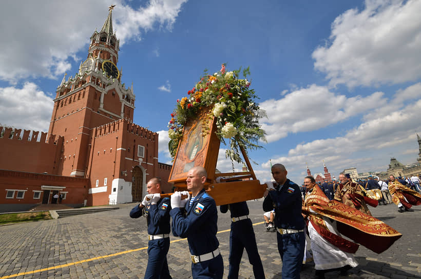 2 августа православные верующие отмечают также день памяти пророка Ильи, которого воздушно-десантные войска России выбрали своим покровителем