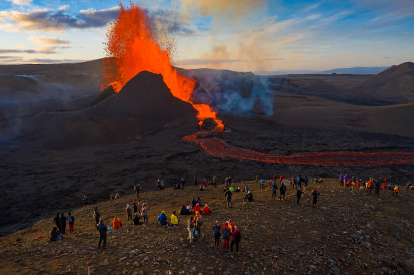 Извержение (на фото), начавшееся в марте 2021 года, продолжалось в течение шести месяцев
