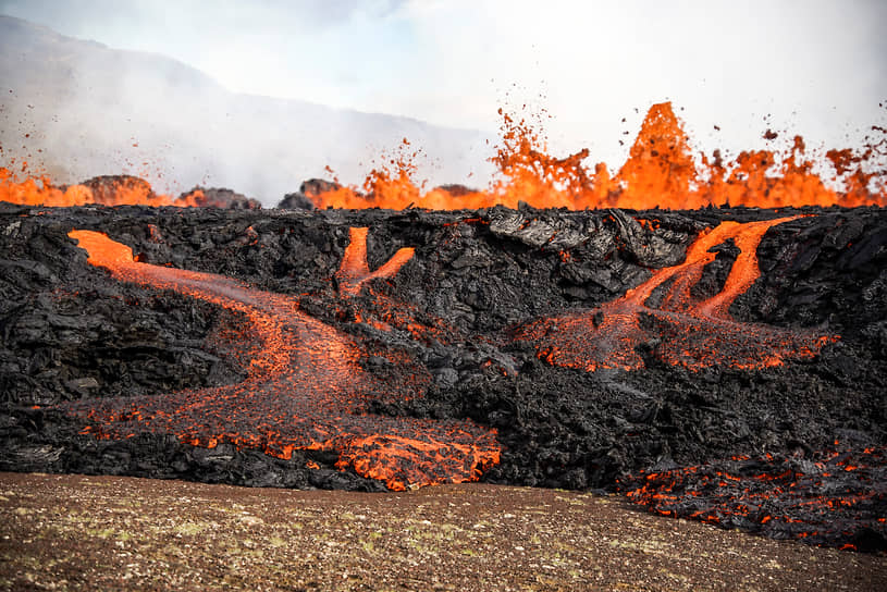 Рейкьянес, Исландия. Извержение вулкана Фаградальсфьядль 