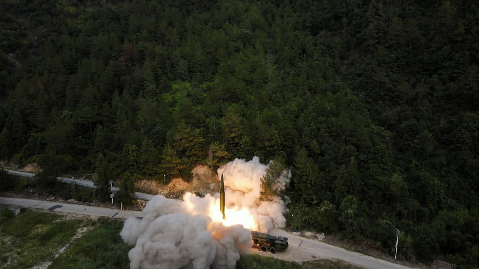 Народно-освободительная армия Китая выпустила 11 баллистических ракет в воды рядом с островом Тайвань