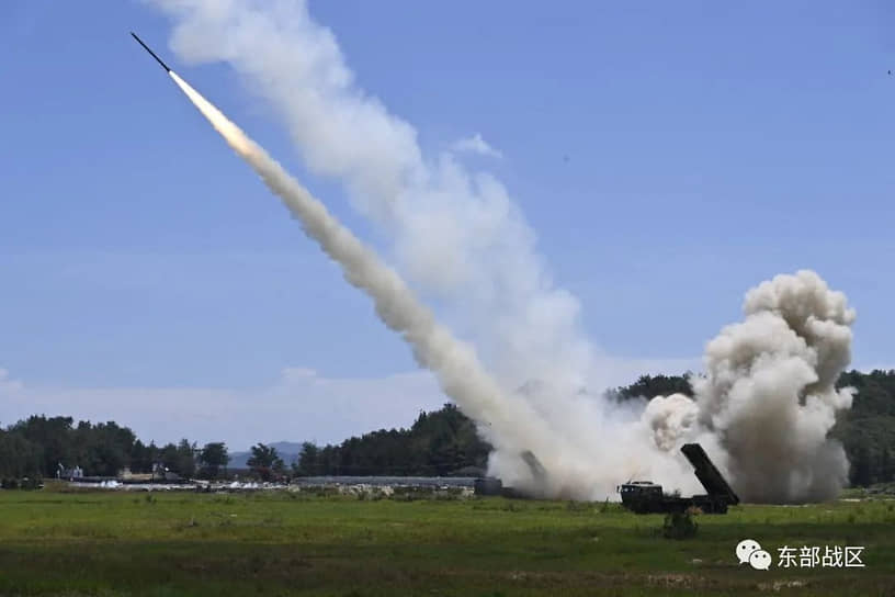 В ходе учений китайская армия впервые применила боевую дальнобойную артиллерию через Тайваньский пролив и гиперзвуковую ракету DF-17 («Дунфэн-17»)