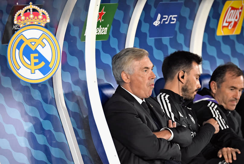 Главный тренер команды &quot;Реал Мадрид&quot; Карло Анчелотти (слева) 