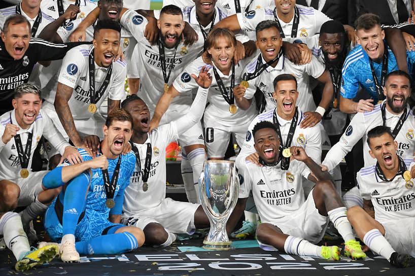 Игроки команды &quot;Реал Мадрид&quot; во время церемонии награждения