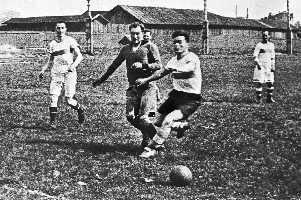 Первый матч между командами «Динамо» и Н-ского завода в блокадном Ленинграде, 31 мая 1942 года