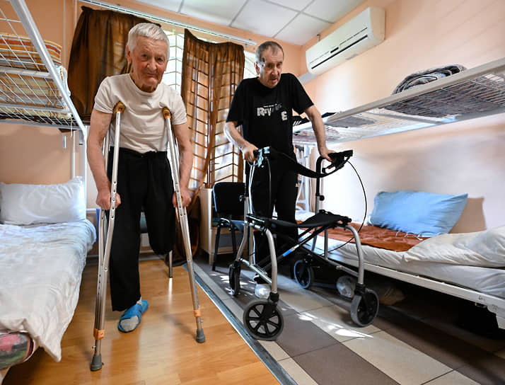 Герман 30 лет прожил в Москве — в хостелах, у знакомых или на улице. Сергей остался без работы и  крыши над головой после ампутации ноги