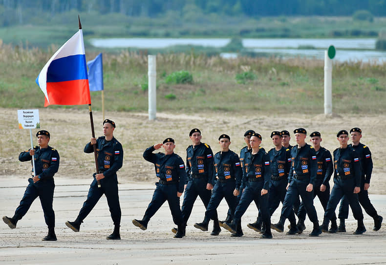 Российские военнослужащие на церемонии открытия Армейских международных игр