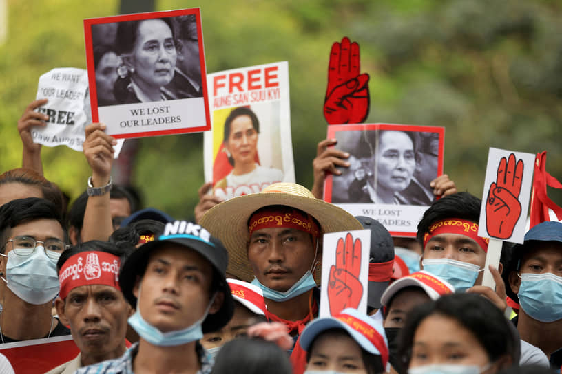 Демонстрация с требованием освободить Аун Сан Су Чжи
