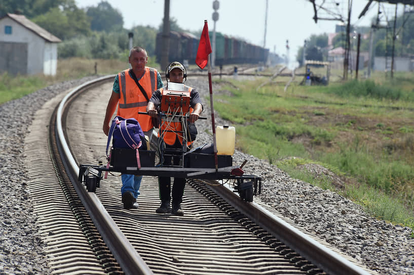 Восстановительные работы железнодорожных путей, поврежденных в результате детонации боеприпасов в селе Майское в Крыму