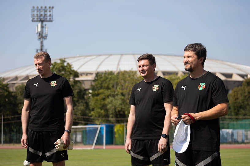 Слева направо: тренеры футбольного клуба «Торпедо» Анатолий Рожков, Андрей Гордеев и Николай Ковардаев