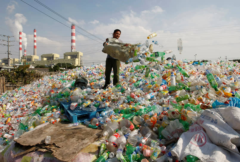 Нинбо, провинция Чжэцзян. Центр переработки пластиковых отходов