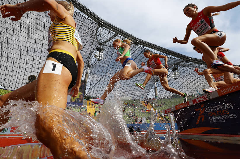 Мюнхен, Германия. Женский бег с препятствиями на 3000 м на чемпионате Европы по легкой атлетике