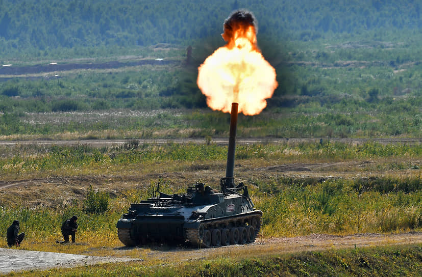 Московская область. Самоходная артиллерийская установка во время прохождения этапа конкурса на полигоне Алабино