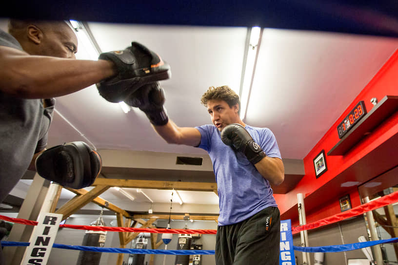 Премьер-министр Канады Джастин Трюдо занимается любительским боксом. В 2012 году он провел благотворительный боксерский матч с сенатором из консервативной партии Патриком Бразо