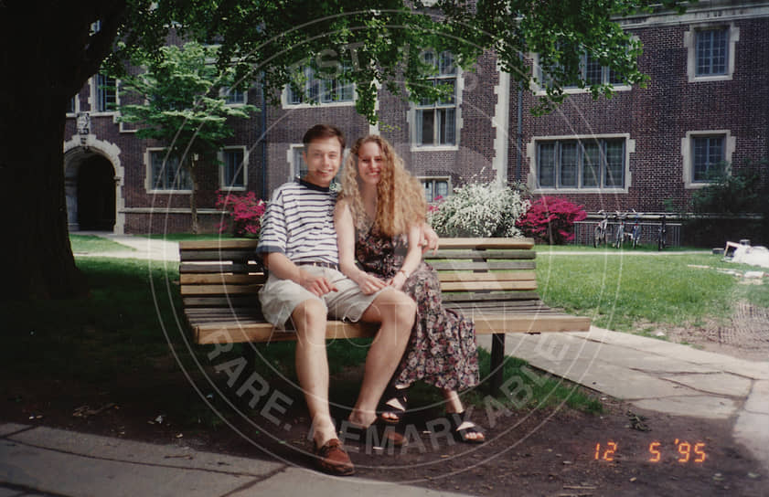 Илон Маск со своей девушкой Дженнифер Гвинн