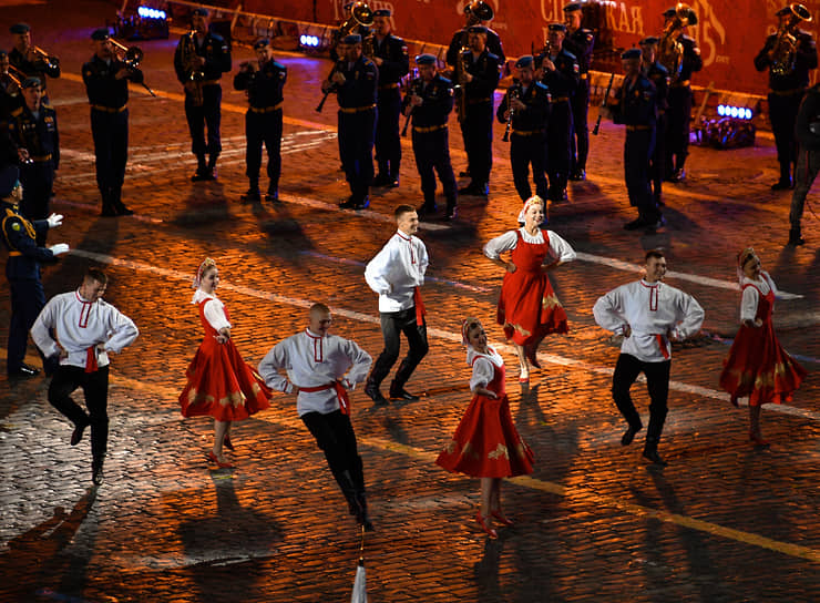 Танцоры на Красной площади
