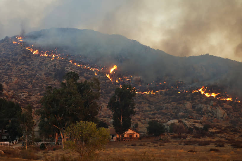 Пожаром в округе Риверсайд уничтожено около 1 тыс. га земли