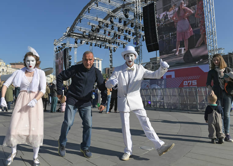 Праздничные мероприятия на Павелецкой площади