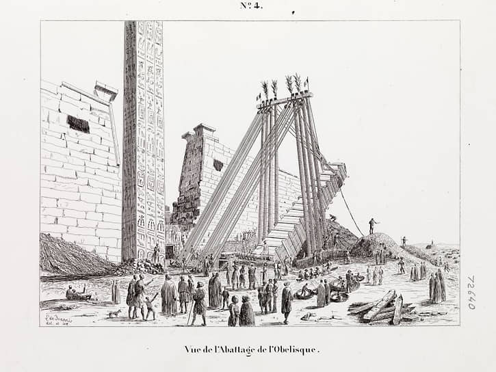 В 1829 году правитель Египта Мухаммед Али подарил Франции два обелиска, которые когда-то обозначали вход в Луксорский храм. Вес одного обелиска составлял около 220 тонн, для его перевозки была построена специальная баржа «Луксор». Монумент был доставлен в Париж 21 декабря 1833 года. Его установили на площади Согласия 25 октября 1836 года. Второй монумент так и остался в Египте
