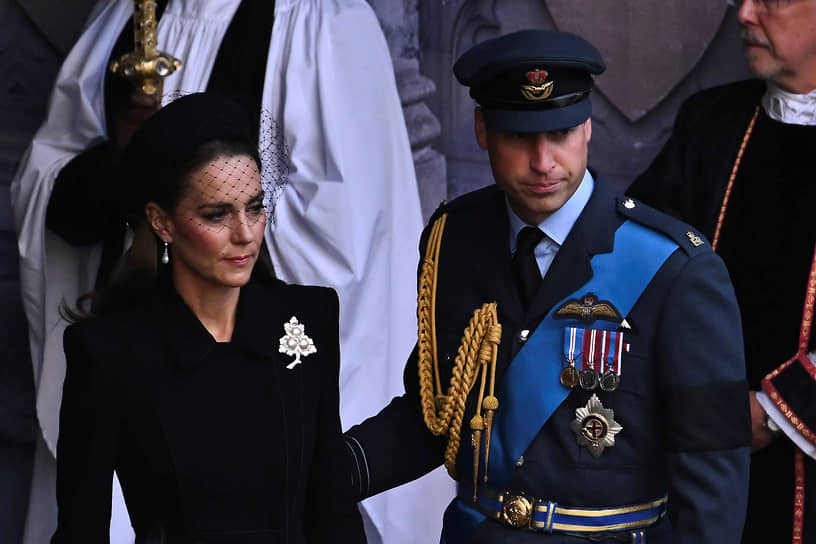 Принц и принцесса Уэльские Уильям и Кэтрин покидают Вестминстерский зал после церемонии прощания